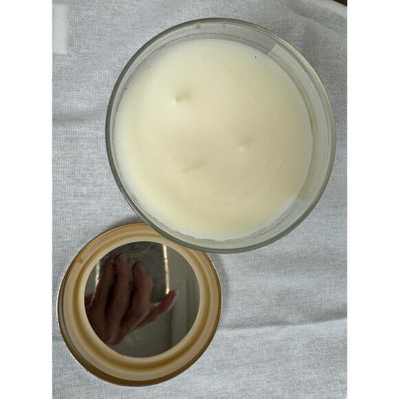 Bath & Body Works FROSTED
CRANBERRY w/ essential oils 3
Wick Jar Candle 14.5 oz - Picture 4 of 7